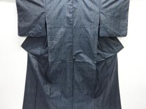 未使用品　網目に花菱模様織り出し　本場泥大島紬着物